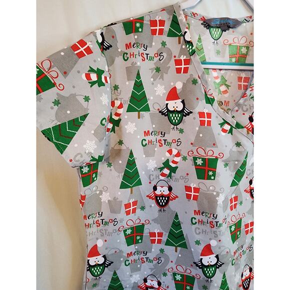 SERENE UNIFORMS Gray Christmas Owls and Snowflakes Scrubs Top SZ LARGE - Picture 5 of 6